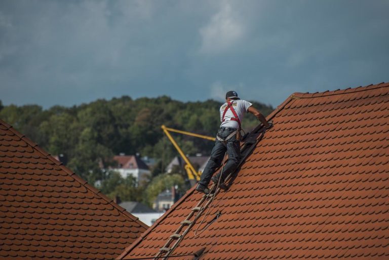 W jaki sposób wybieramy rodzaj krycia dachu?