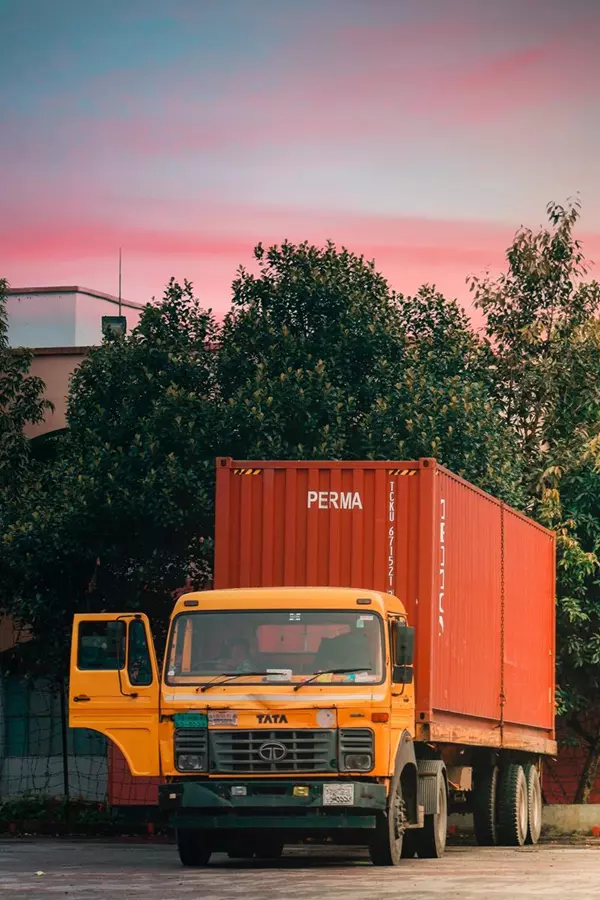 Rewolucja w logistyce: Jak nowoczesne systemy zarządzania flotą zmieniają branżę transportową